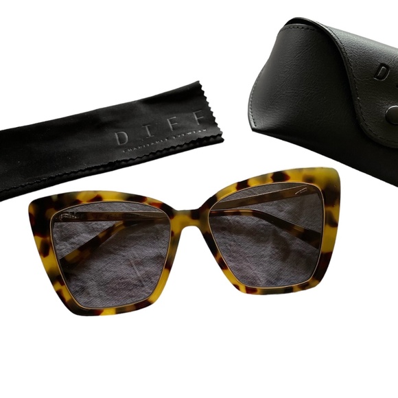 Diff Eyewear Women's Sunglasses - Picture 2 of 4